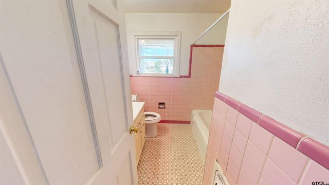 1400 San Antonio, Tyler, TX 75701