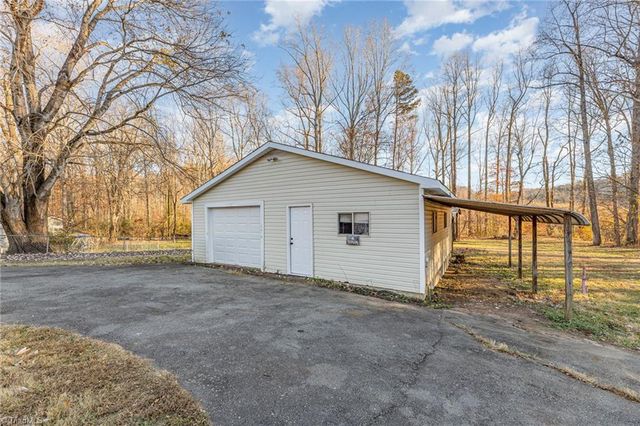 5012 Sitka Road, Walkertown, NC 27051