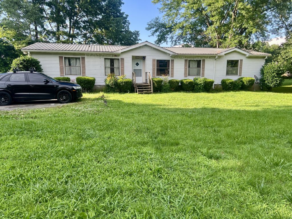 113 Holloway Dr, Lebanon, TN 37087