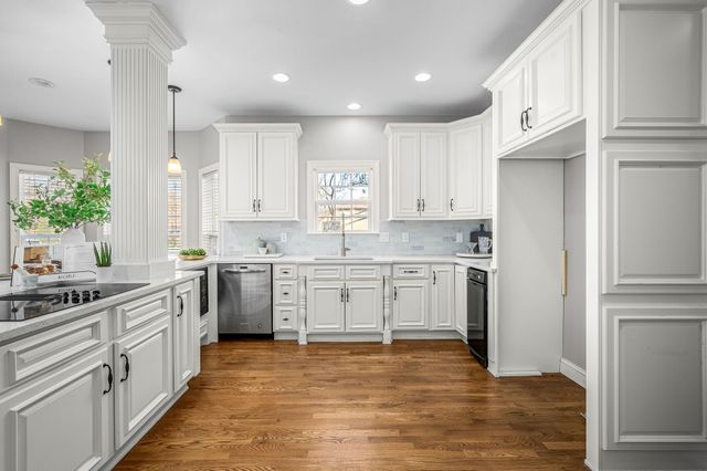 5230 Saint Ives Dr, Murfreesboro, TN 37128