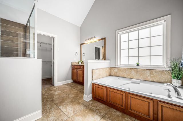 5230 Saint Ives Dr, Murfreesboro, TN 37128