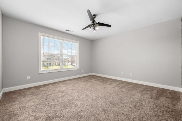 5230 Saint Ives Dr, Murfreesboro, TN 37128