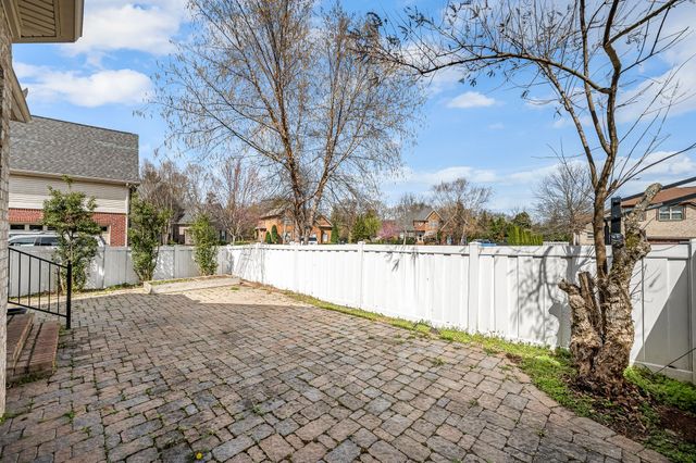 5230 Saint Ives Dr, Murfreesboro, TN 37128