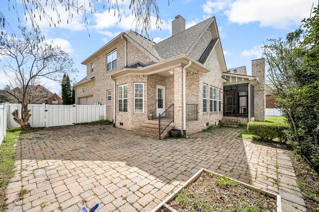 5230 Saint Ives Dr, Murfreesboro, TN 37128