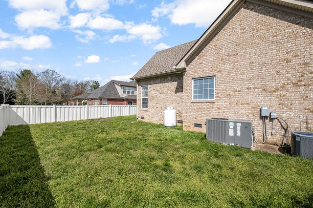 5230 Saint Ives Dr, Murfreesboro, TN 37128