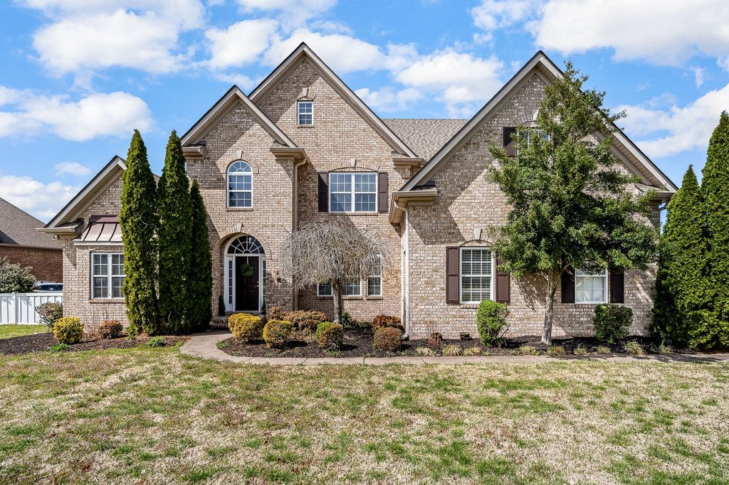 5230 Saint Ives Dr, Murfreesboro, TN 37128