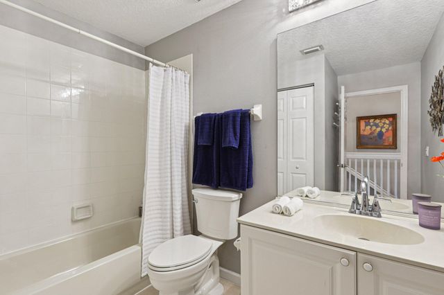 9070 Tremezzo Lane, Boynton Beach, FL 33472