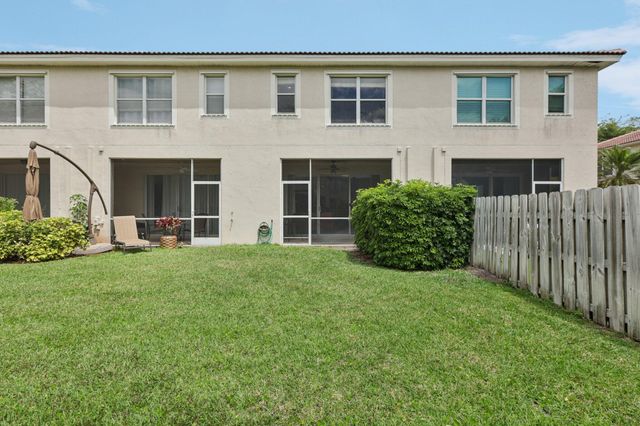 9070 Tremezzo Lane, Boynton Beach, FL 33472