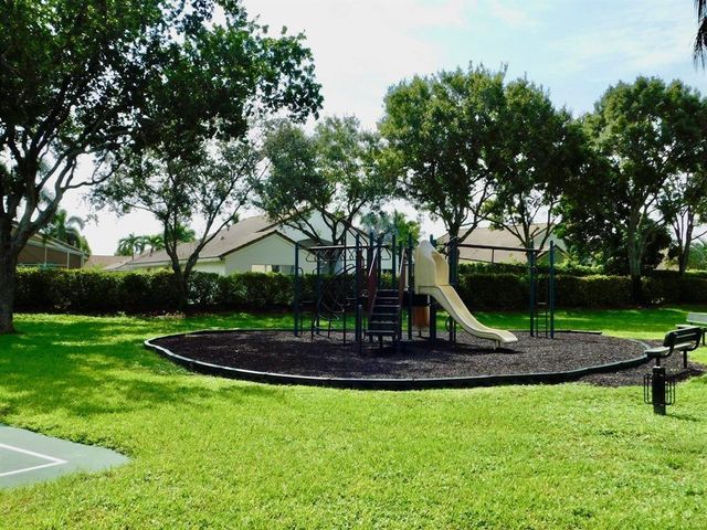 9070 Tremezzo Lane, Boynton Beach, FL 33472