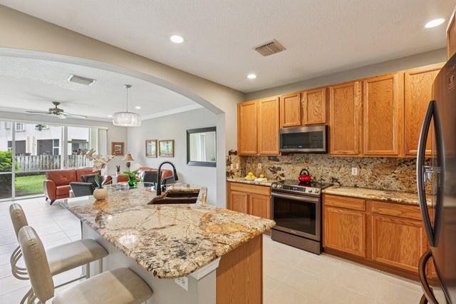 9070 Tremezzo Lane, Boynton Beach, FL 33472