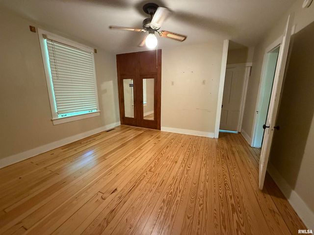 1312 W SYCAMORE Street, Carbondale, IL 62901