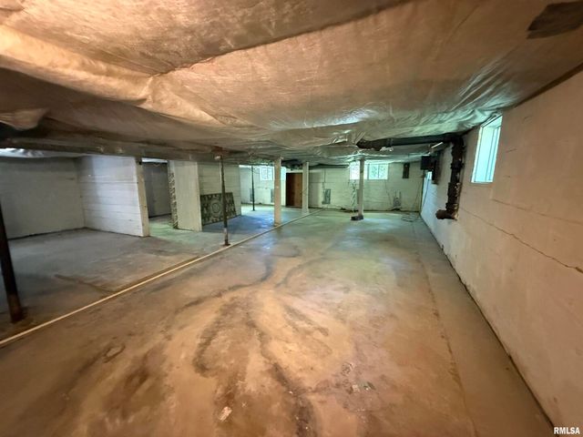 1312 W SYCAMORE Street, Carbondale, IL 62901