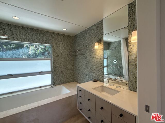 2243 Silver Ridge Avenue, Los Angeles, CA 90039