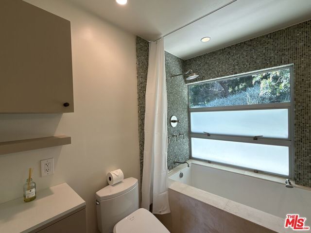 2243 Silver Ridge Avenue, Los Angeles, CA 90039