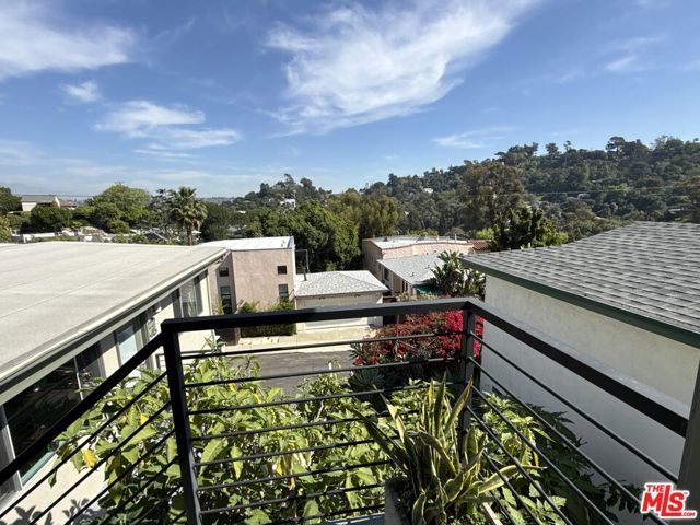 2243 Silver Ridge Avenue, Los Angeles, CA 90039