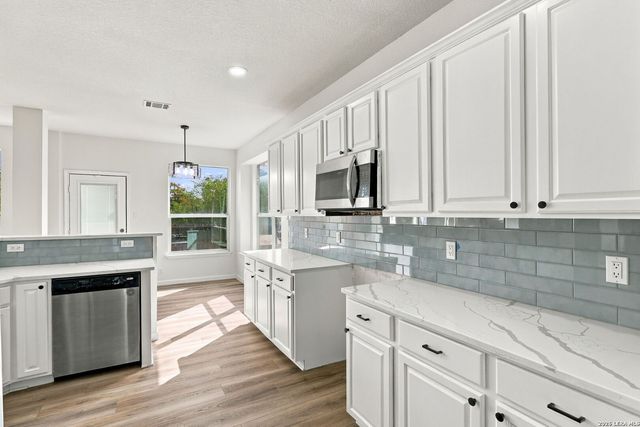 2502 Concan St, San Antonio, TX 78251