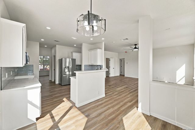 2502 Concan St, San Antonio, TX 78251