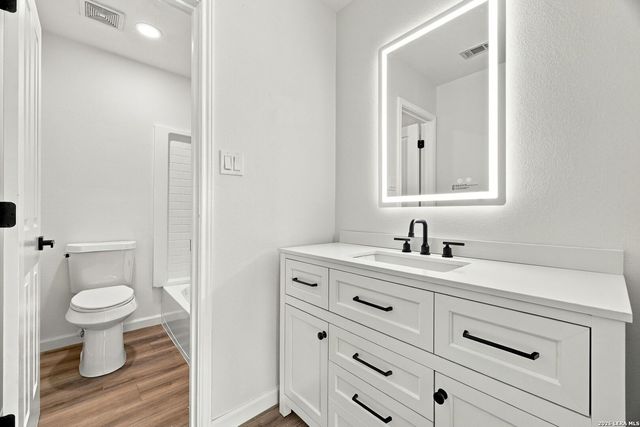 2502 Concan St, San Antonio, TX 78251