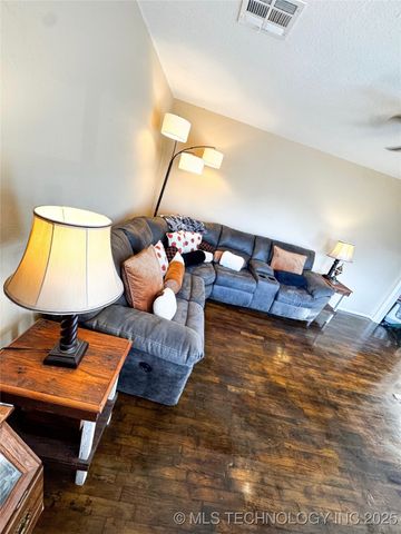 710 W Tahlequah, Sulphur, OK 73086