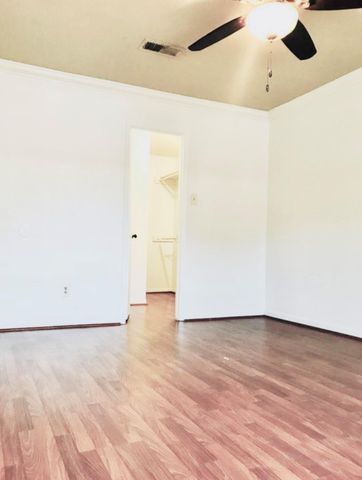 5329 Lost Forest Dr Drive 5329, Houston, TX 77092