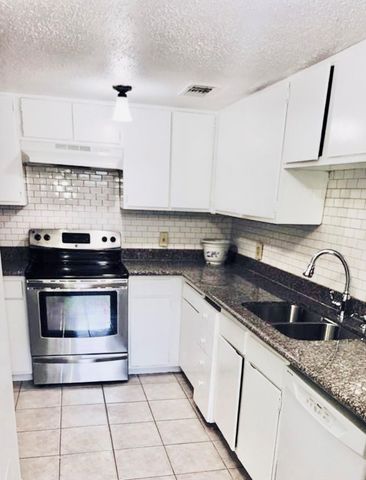 5329 Lost Forest Dr Drive 5329, Houston, TX 77092