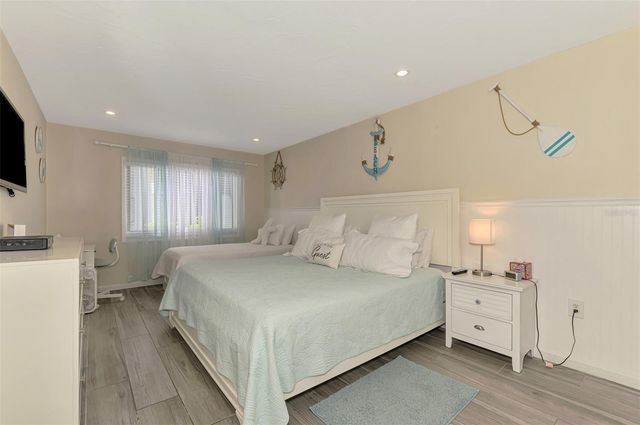 1612 STICKNEY POINT ROAD 1612-1, Sarasota, FL 34231