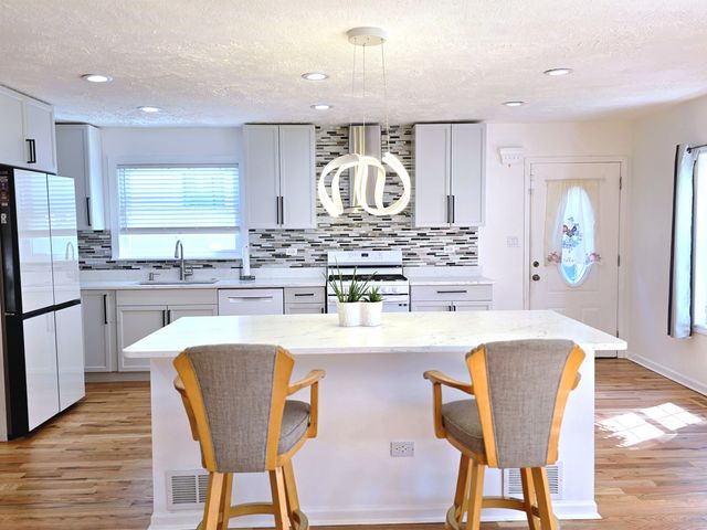 625 S 14th Avenue, Maywood, IL 60153