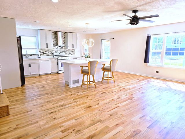 625 S 14th Avenue, Maywood, IL 60153