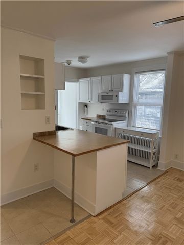 5 Whitwell Avenue B, Newport, RI 02852