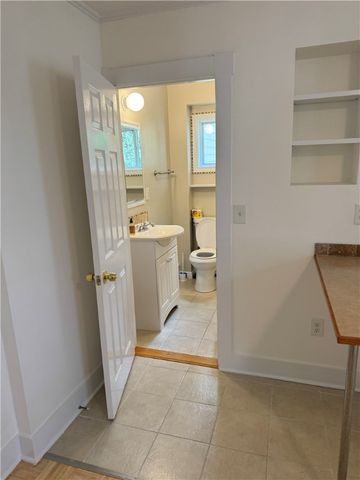 5 Whitwell Avenue B, Newport, RI 02852