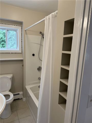 5 Whitwell Avenue B, Newport, RI 02852