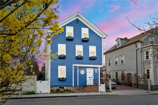 33 Marsh Street, Newport, RI 02840