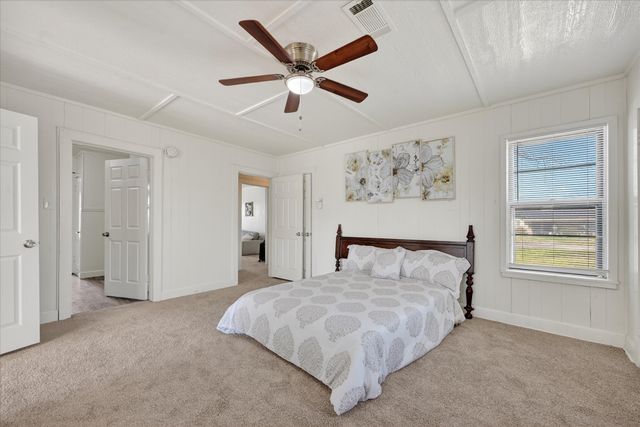 302 E 10th Street, Bonham, TX 75418