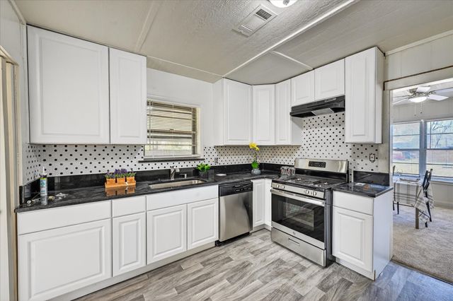 302 E 10th Street, Bonham, TX 75418