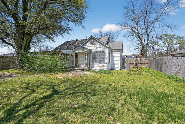 302 E 10th Street, Bonham, TX 75418