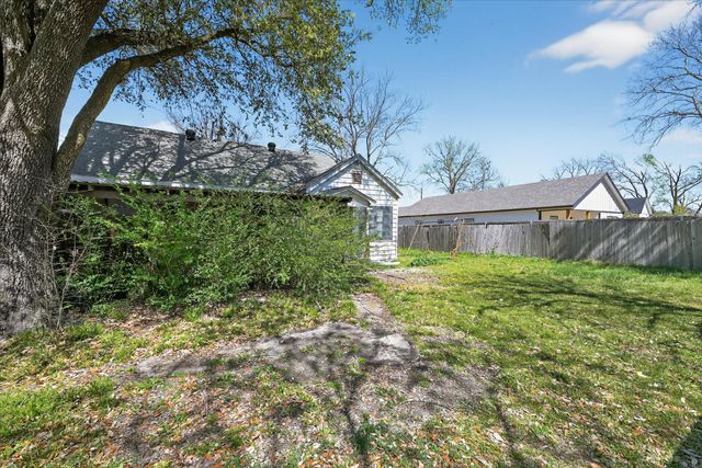 302 E 10th Street, Bonham, TX 75418