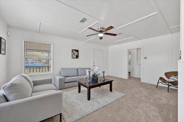 302 E 10th Street, Bonham, TX 75418