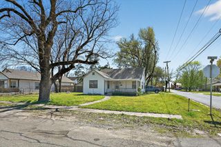 302 E 10th Street, Bonham, TX 75418