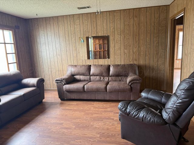 808 Ave P, Sunray, TX 79086