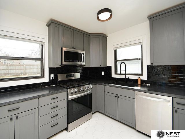 2140 S 33 Street, Lincoln, NE 68506