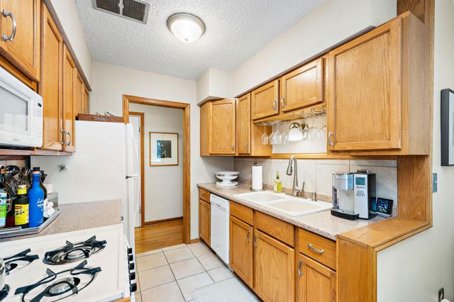 2365 Unity Avenue N, Golden Valley, MN 55422