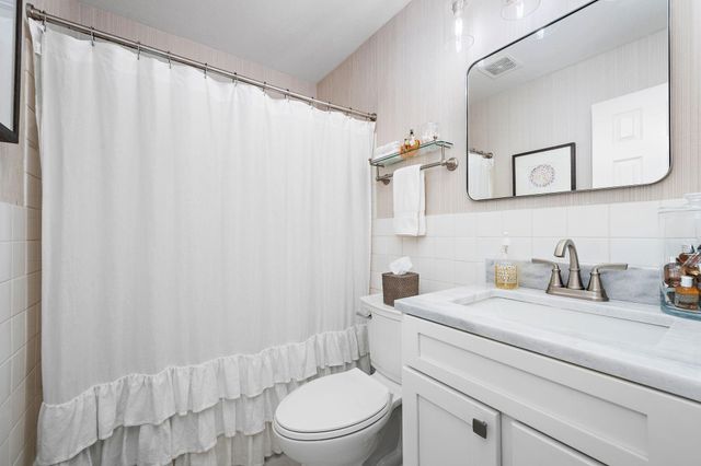 2365 Unity Avenue N, Golden Valley, MN 55422