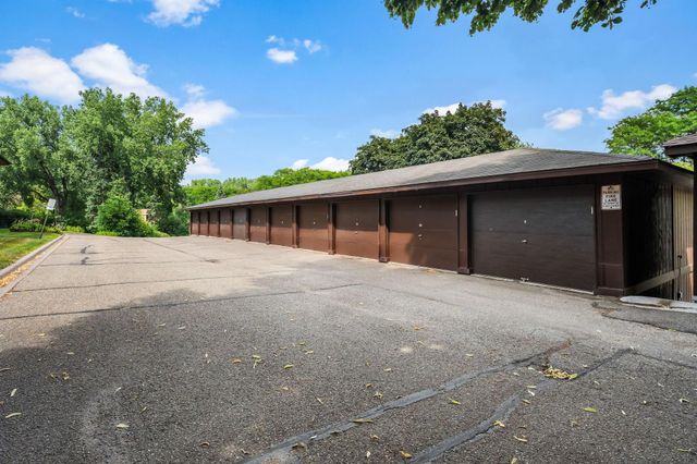 2365 Unity Avenue N, Golden Valley, MN 55422