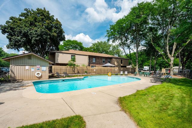 2365 Unity Avenue N, Golden Valley, MN 55422