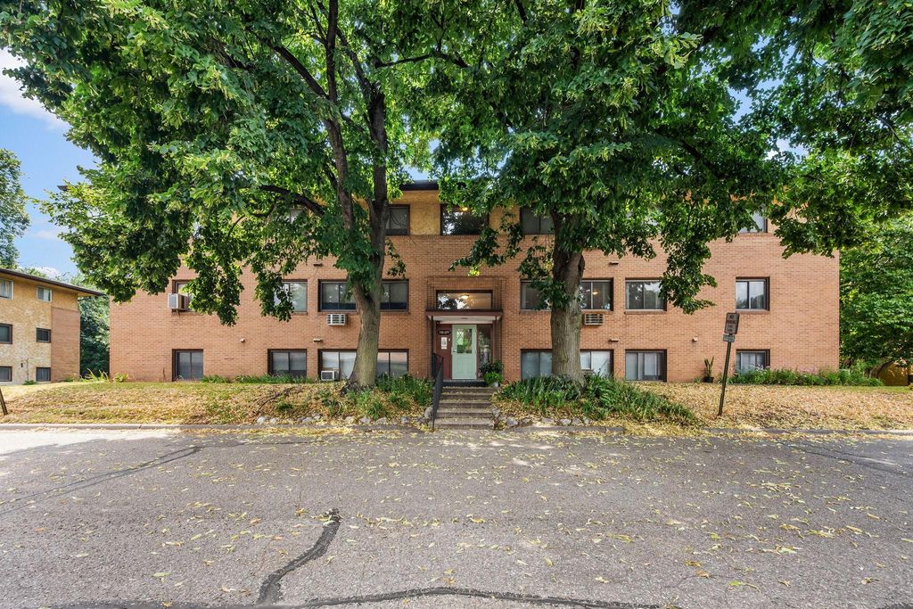 2365 Unity Avenue N, Golden Valley, MN 55422