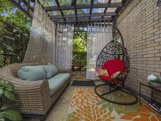 5502 Rose Street, Houston, TX 77007