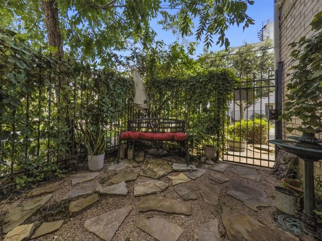 5502 Rose Street, Houston, TX 77007
