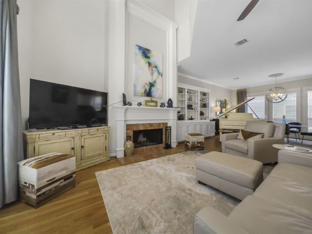 5502 Rose Street, Houston, TX 77007