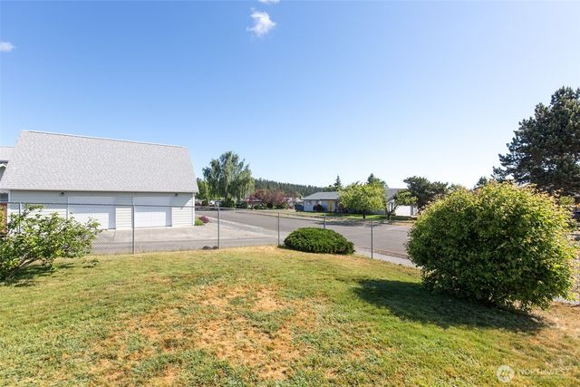 872 E Spruce Street, Sequim, WA 98382