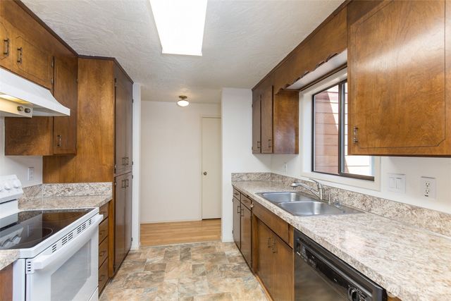 872 E Spruce Street, Sequim, WA 98382
